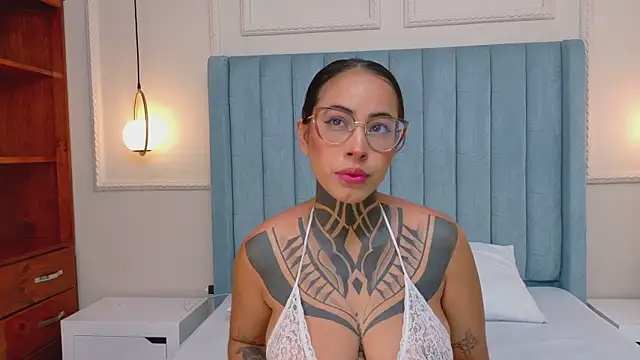 NicoleBlum online show from May 8, 4:45 pm