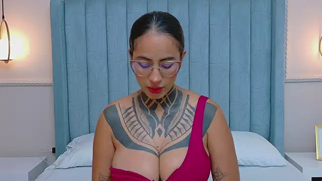 NicoleBlum online show from May 18, 7:31 pm