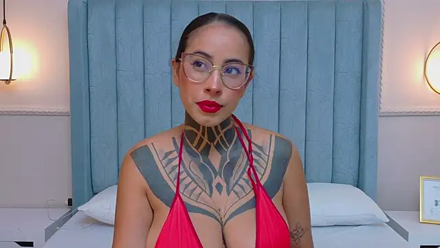 NicoleBlum online show from May 20, 9:10 pm