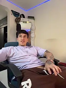 strongboy  online show from May 23, 6:01 pm