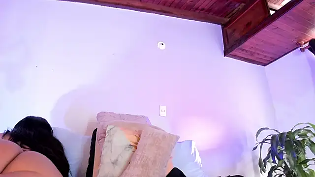 LEAH DOUUGLASS online show from February 9, 3:45 pm