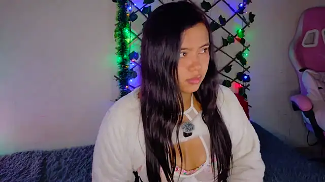 Snapshot of -Camila_ chatting on March 4, 1:33 am -Camila online show from March 4, 1:33 am