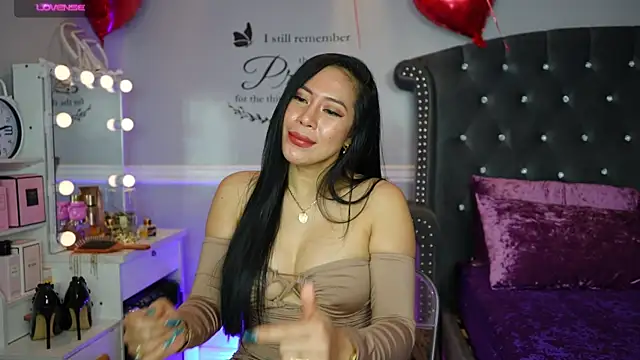 Snapshot of AsianSweetMilf chatting on January 17, 6:36 am AsianSweetMilf online show from January 17, 6:36 am