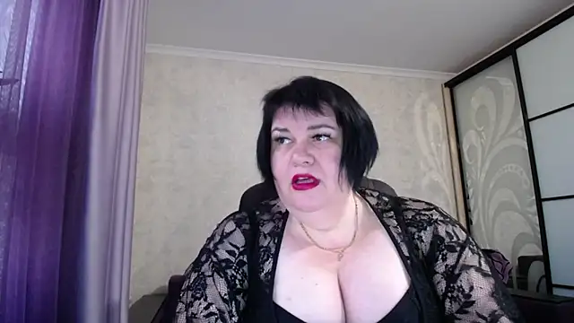 Snapshot of JuicyLady_Di chatting on October 10, 5:06 am JuicyLady Di online show from October 10, 5:06 am