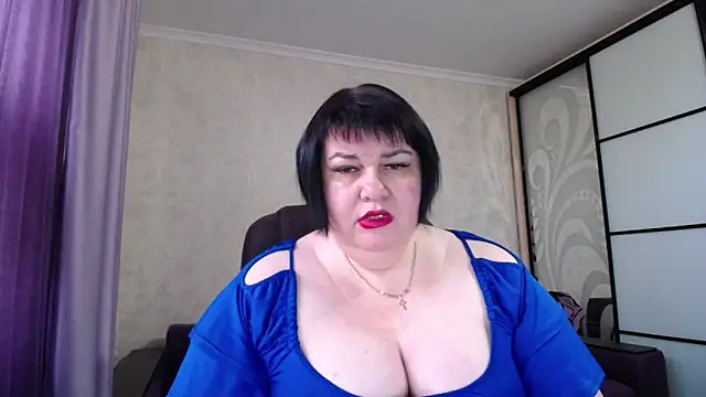 Snapshot of JuicyLady_Di chatting on October 16, 5:19 am JuicyLady Di online show from October 16, 5:19 am