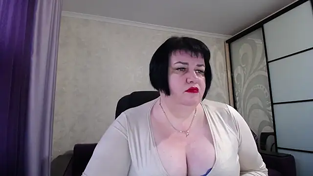 Snapshot of JuicyLady_Di chatting on October 17, 4:59 am JuicyLady Di online show from October 17, 4:59 am