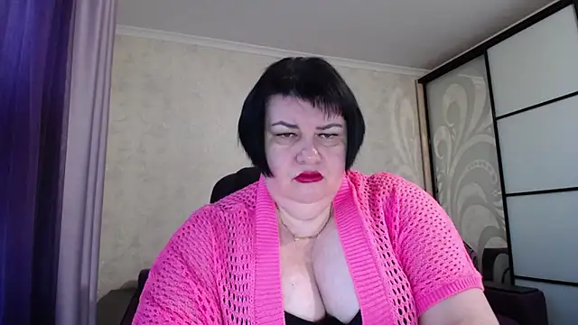 Snapshot of JuicyLady_Di chatting on October 24, 4:42 am JuicyLady Di online show from October 24, 4:42 am