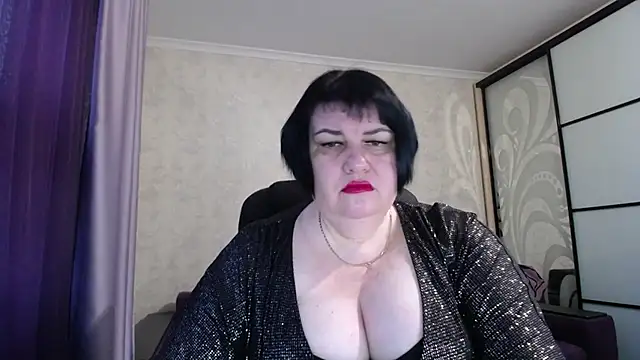 JuicyLady Di online show from December 1, 5:45 am