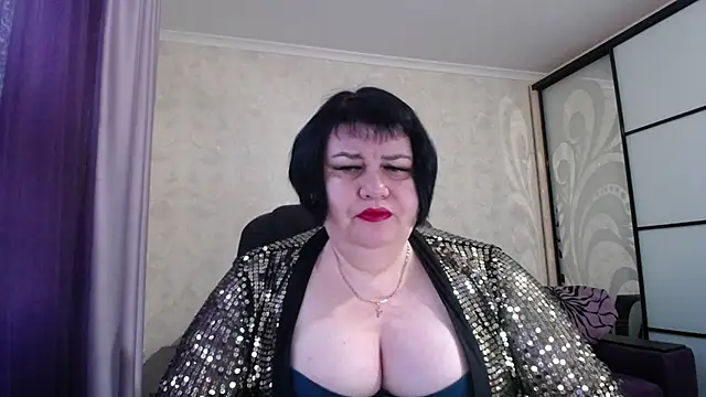 JuicyLady Di online show from January 10, 6:15 am