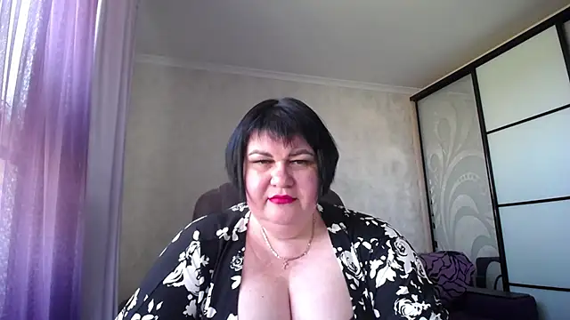 JuicyLady Di online show from May 4, 11:17 am