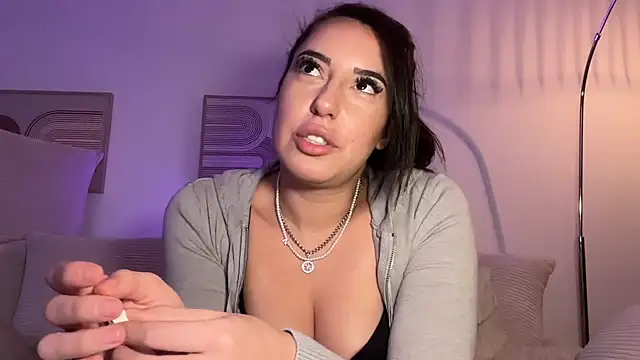 Snapshot of SissiVienna chatting on December 18, 6:47 pm SissiVienna online show from December 18, 6:47 pm