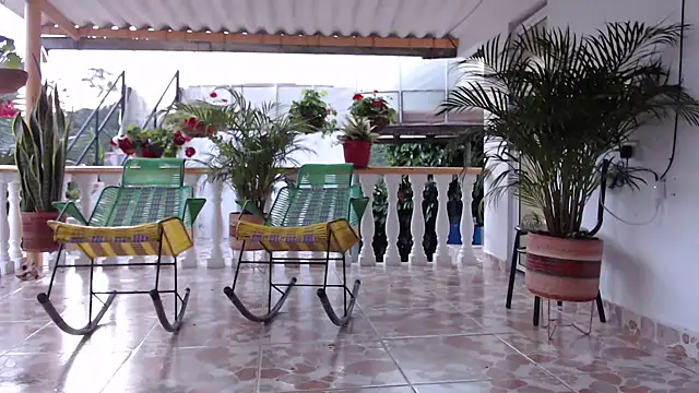 Snapshot of maya_hottt chatting on December 18, 11:05 am maya hottt online show from December 18, 11:05 am