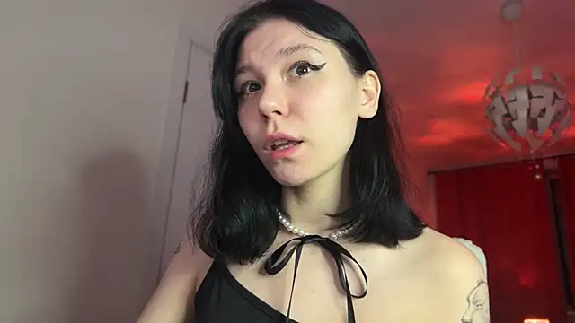 Snapshot of pinkdolly18 chatting on January 9, 9:37 pm pinkdolly18 online show from January 9, 9:37 pm