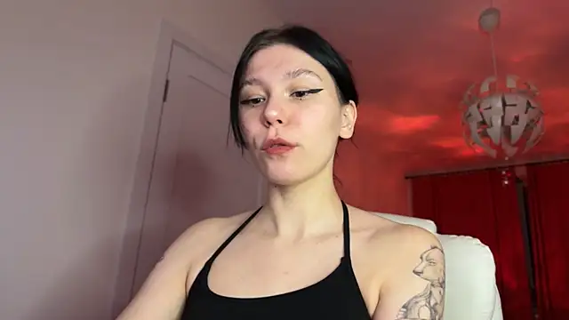 Snapshot of pinkdolly18 chatting on February 1, 10:23 pm pinkdolly18 online show from February 1, 10:23 pm