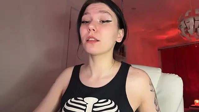 Snapshot of pinkdolly18 chatting on February 20, 9:53 pm pinkdolly18 online show from February 20, 9:53 pm