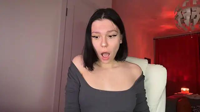 Snapshot of pinkdolly18 chatting on March 9, 10:30 pm pinkdolly18 online show from March 9, 10:30 pm