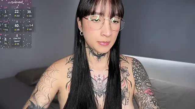 Snapshot of xisisxx chatting on April 4, 7:44 pm xisisxx online show from April 4, 7:44 pm