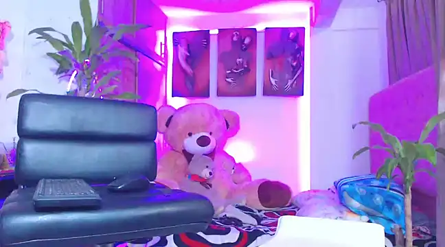 Hotgiirl 1 online show from February 10, 6:35 pm