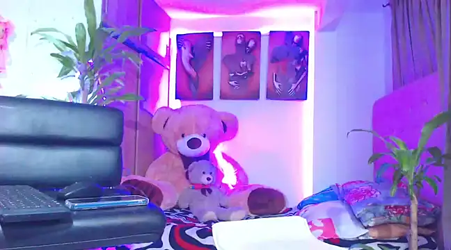 Hotgiirl 1 online show from February 13, 1:19 am