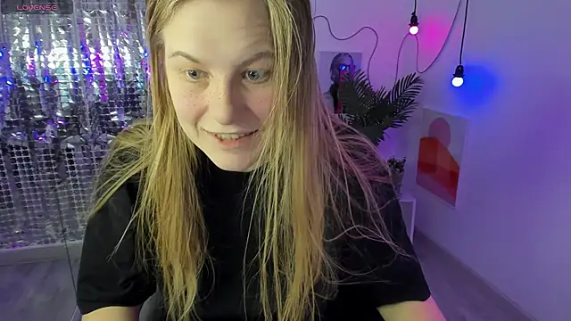 Snapshot of JadeSoft chatting on December 15, 7:53 pm JadeSoft online show from December 15, 7:53 pm