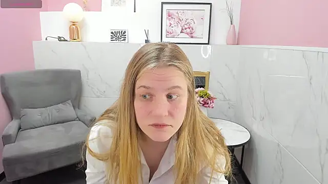 Snapshot of JadeSoft chatting on December 20, 2:52 am JadeSoft online show from December 20, 2:52 am