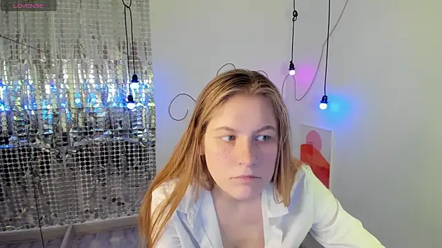 Snapshot of JadeSoft chatting on December 22, 1:33 pm JadeSoft online show from December 22, 1:33 pm