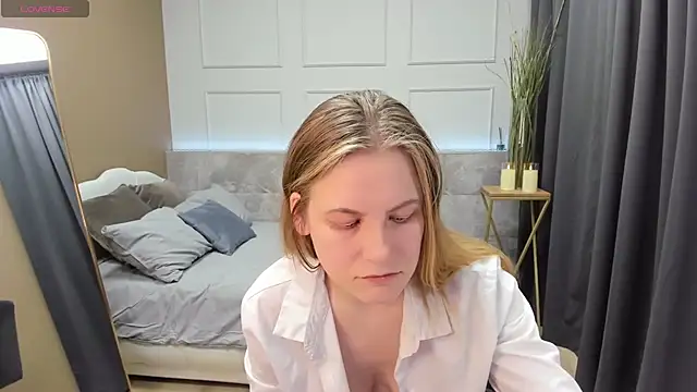 Snapshot of JadeSoft chatting on December 27, 11:42 pm JadeSoft online show from December 27, 11:42 pm