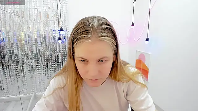 Snapshot of JadeSoft chatting on January 25, 12:06 am JadeSoft online show from January 25, 12:06 am