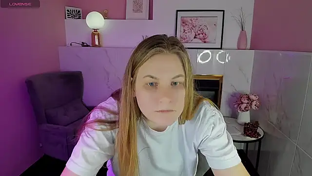 Snapshot of JadeSoft chatting on February 2, 7:46 pm JadeSoft online show from February 2, 7:46 pm