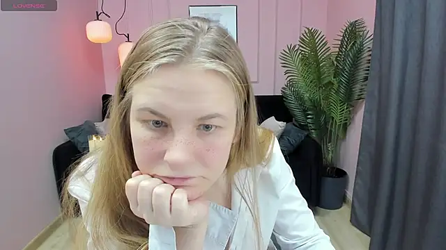 Snapshot of JadeSoft chatting on February 5, 8:35 pm JadeSoft online show from February 5, 8:35 pm