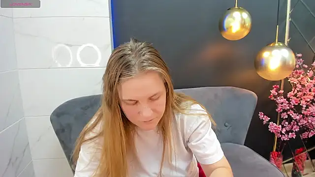 Snapshot of JadeSoft chatting on February 16, 7:49 pm JadeSoft online show from February 16, 7:49 pm