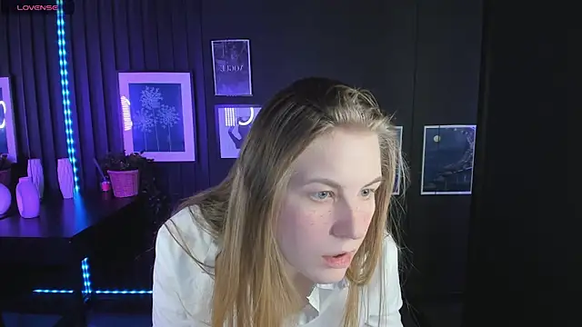 Snapshot of JadeSoft chatting on February 22, 2:19 pm JadeSoft online show from February 22, 2:19 pm