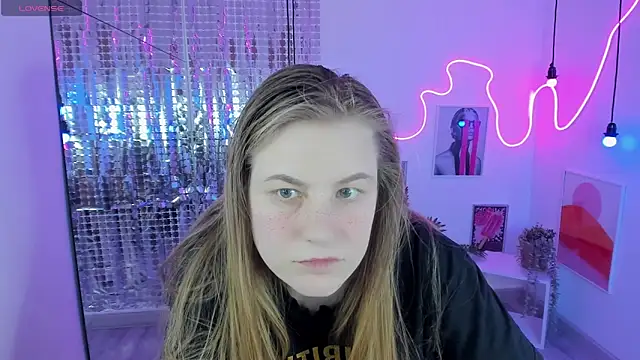 Snapshot of JadeSoft chatting on February 26, 9:16 pm JadeSoft online show from February 26, 9:16 pm