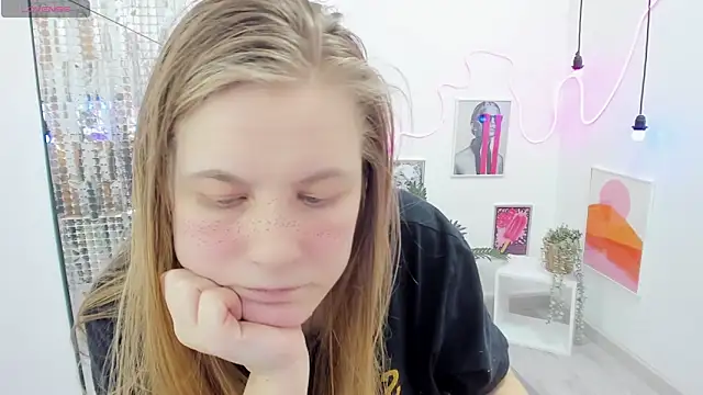 Snapshot of JadeSoft chatting on February 27, 3:36 am JadeSoft online show from February 27, 3:36 am