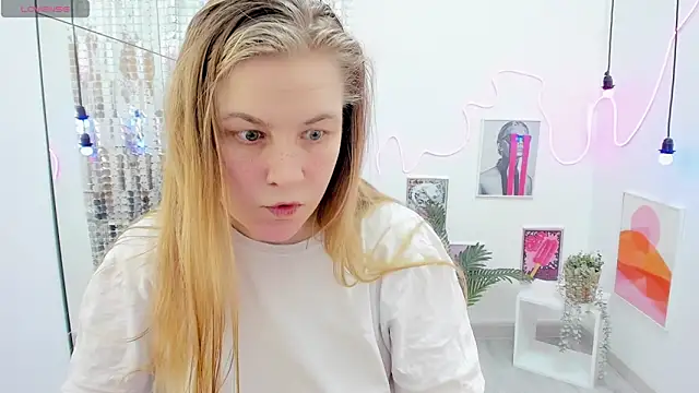 Snapshot of JadeSoft chatting on March 4, 8:49 pm JadeSoft online show from March 4, 8:49 pm