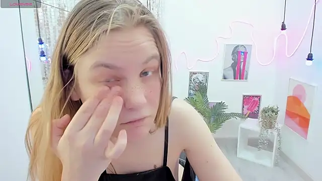 Snapshot of JadeSoft chatting on March 4, 11:54 pm JadeSoft online show from March 4, 11:54 pm