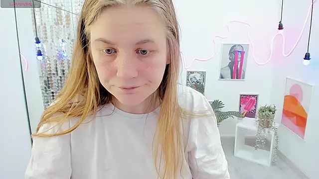 Snapshot of JadeSoft chatting on March 5, 2:57 am JadeSoft online show from March 5, 2:57 am