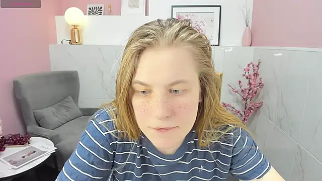 Snapshot of JadeSoft chatting on March 6, 11:42 pm JadeSoft online show from March 6, 11:42 pm