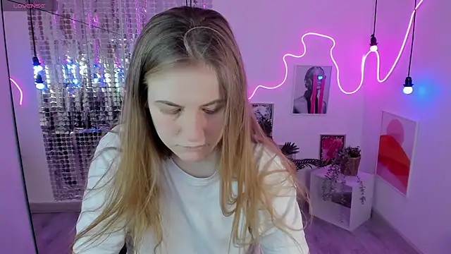 Snapshot of JadeSoft chatting on March 9, 1:48 pm JadeSoft online show from March 9, 1:48 pm