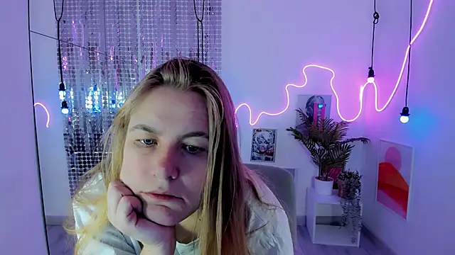 Snapshot of JadeSoft chatting on October 3, 8:28 pm JadeSoft online show from October 3, 8:28 pm