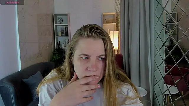 Snapshot of JadeSoft chatting on October 10, 8:30 pm JadeSoft online show from October 10, 8:30 pm