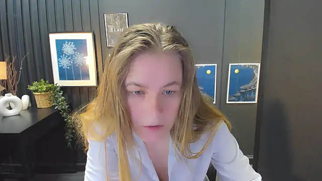 Snapshot of JadeSoft chatting on October 12, 1:32 pm JadeSoft online show from October 12, 1:32 pm