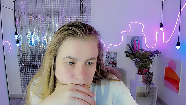 Snapshot of JadeSoft chatting on October 24, 8:27 pm JadeSoft online show from October 24, 8:27 pm