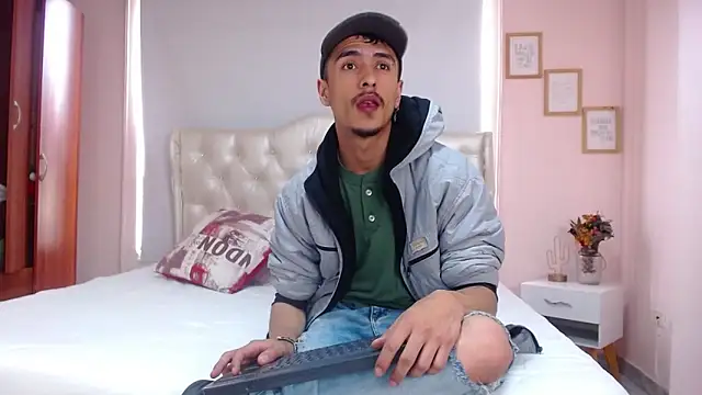 ryan maxy online show from February 4, 1:48 pm