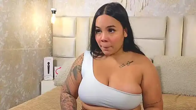 EmilyQueen3x online show from May 15, 1:51 pm