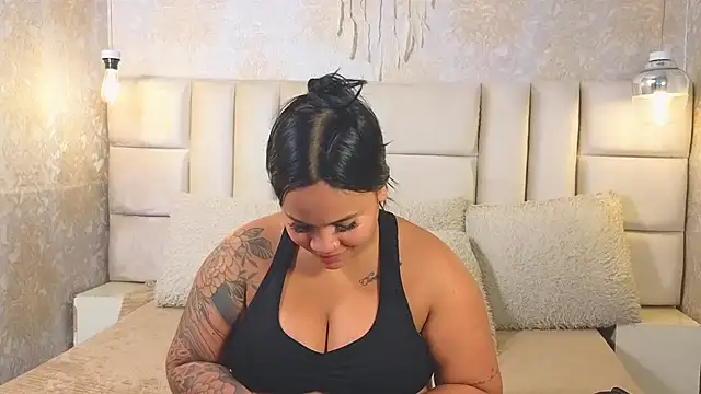 EmilyQueen3x online show from May 21, 1:40 pm