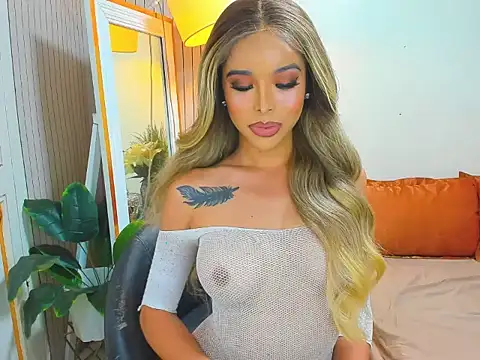 Elizabeth Arden online show from October 10, 9:19 am