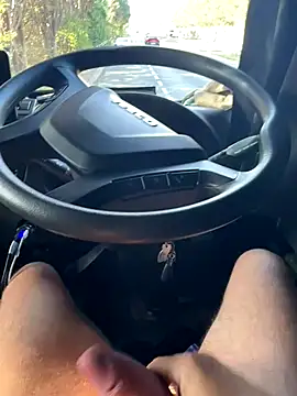 Snapshot of OhMyRichard chatting on September 25, 8:40 am OhMyRichard online show from September 25, 8:40 am