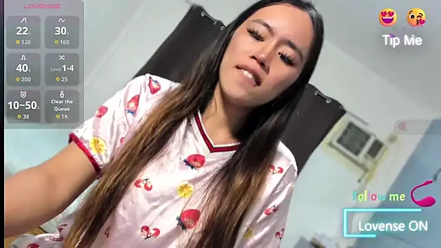 Snapshot of Emma_Jones88 chatting on October 8, 5:10 pm Emma Jones88 online show from October 8, 5:10 pm