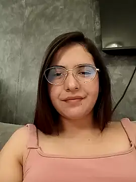 Snapshot of MiaLaurenzz chatting on January 18, 2:25 am MiaLaurenzz online show from January 18, 2:25 am